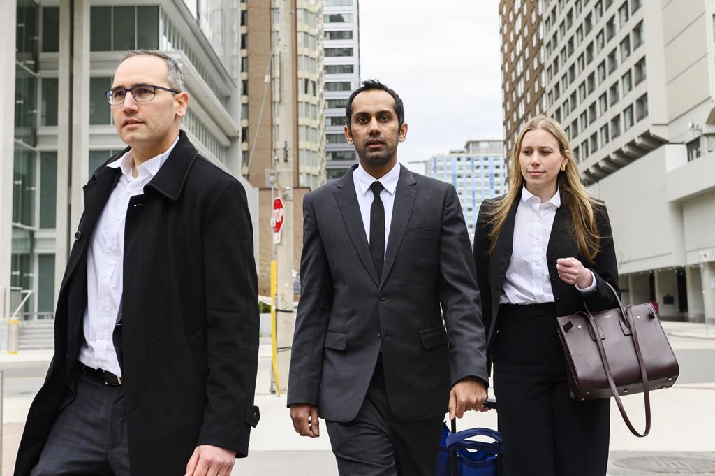 Virani met en garde contre les «réactions à chaud» sur des libérations sous caution