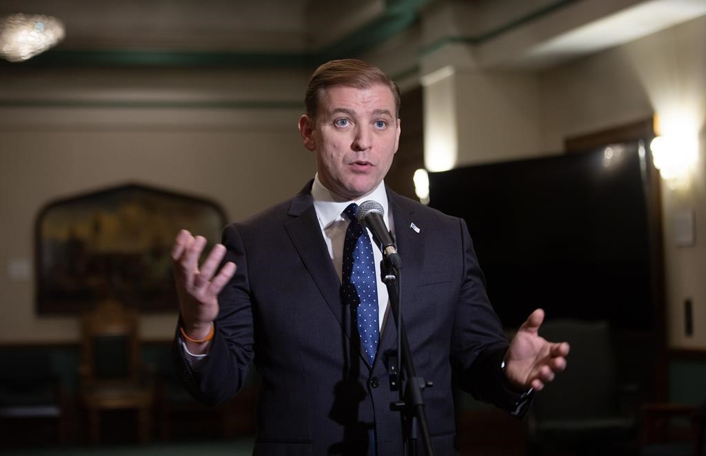 Le PM terre-neuvien réclame une rencontre fédérale-provinciale sur la «taxe carbone»