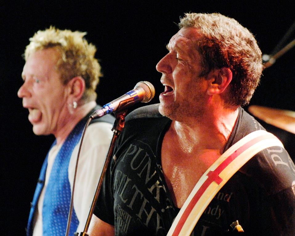 Un membre des Sex Pistols poursuivi au civil pour agression sexuelle en C.-B.