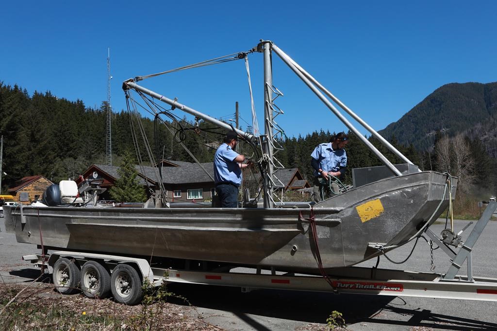 Des bateaux plus gros pour une nouvelle tentative de sauvetage d'une orque en C.-B.