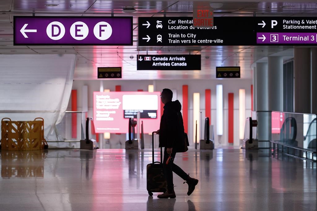 La police a arrêté neuf personnes pour un vol de 24 millions $ à l'aéroport Pearson