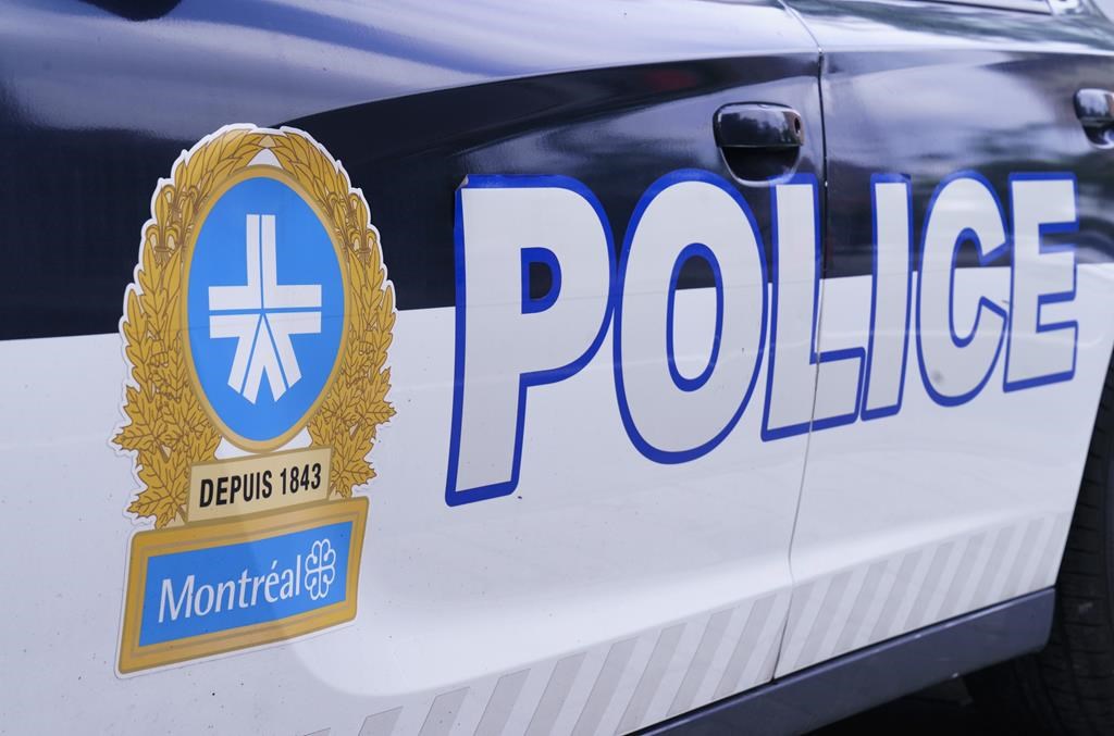 Quatre véhicules ont été incendiés dans le stationnement d'un garage à Montréal
