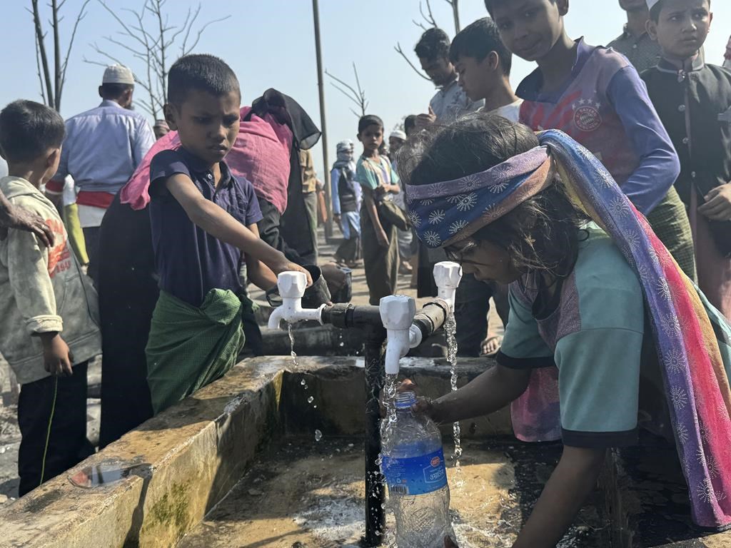 La stratégie d'appui au peuple rohingya sera mise à jour, dit Bob Rae