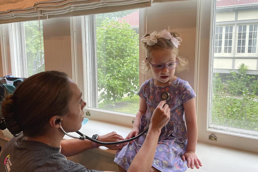 Le Canada traverse une crise des soins aux enfants, prévient un nouveau rapport