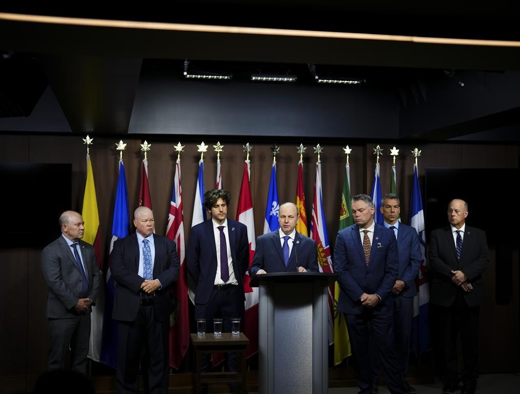 Les travailleurs du CN et du CPKC se donnent un mandat de grève
