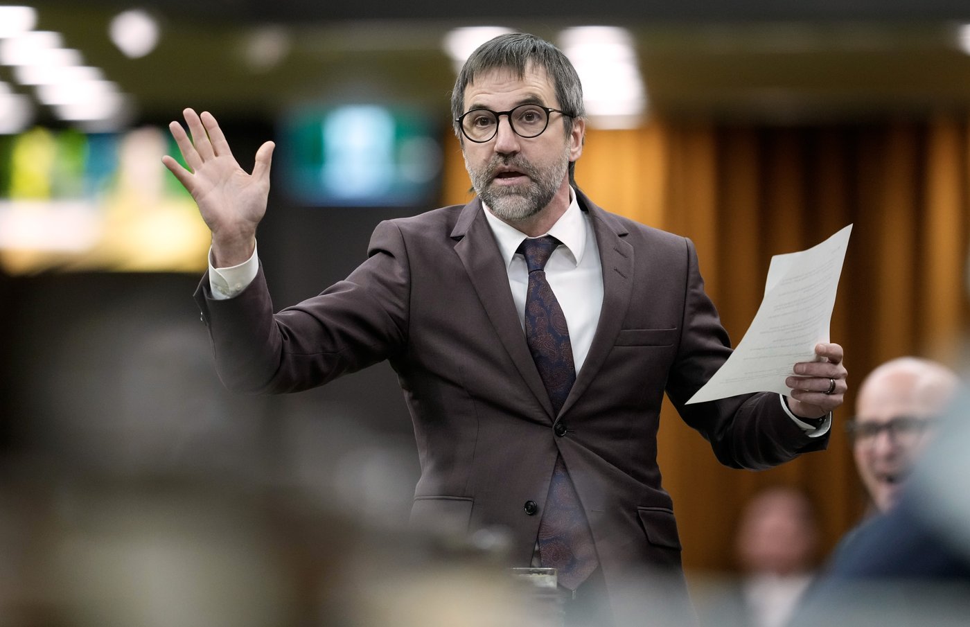 Taxes sur l'essence: Guilbeault tente de ridiculiser les conservateurs