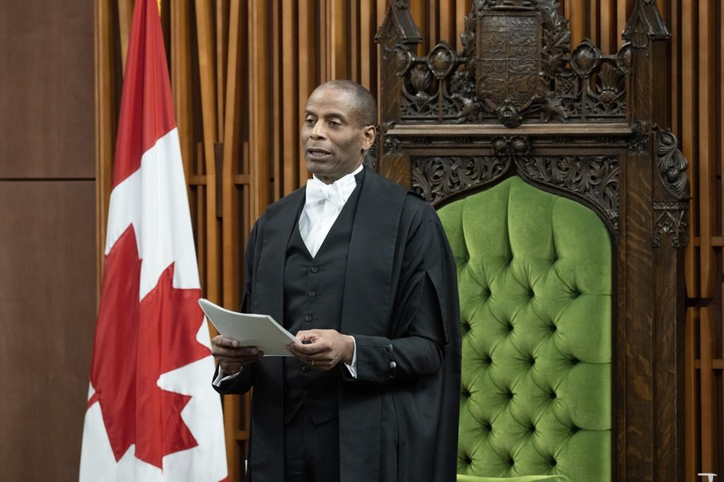 Les conservateurs relancent les appels à la démission du président Fergus