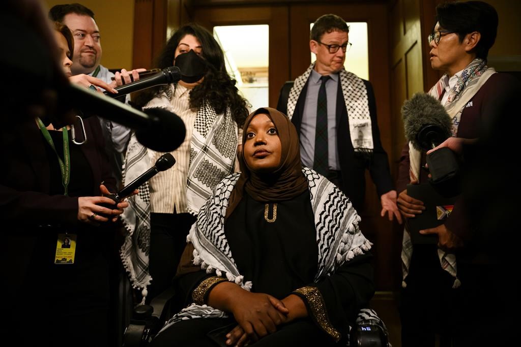 Le keffieh sera autorisé dans l'édifice de Queen's Park, mais pas en Chambre