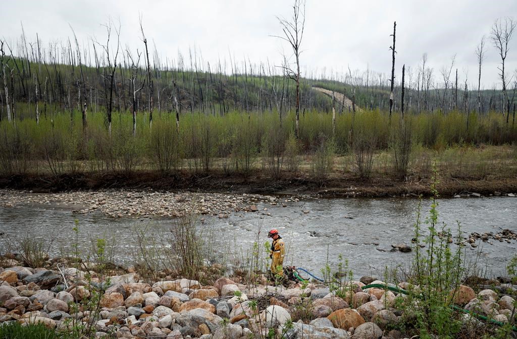 Le statut des feux de forêt qui menaçaient Fort McMurray est «sous contrôle»