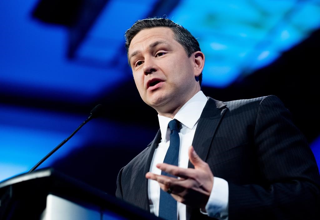 Poilievre «regarderait le pays brûler» plutôt que d'agir pour le climat, dit Trudeau