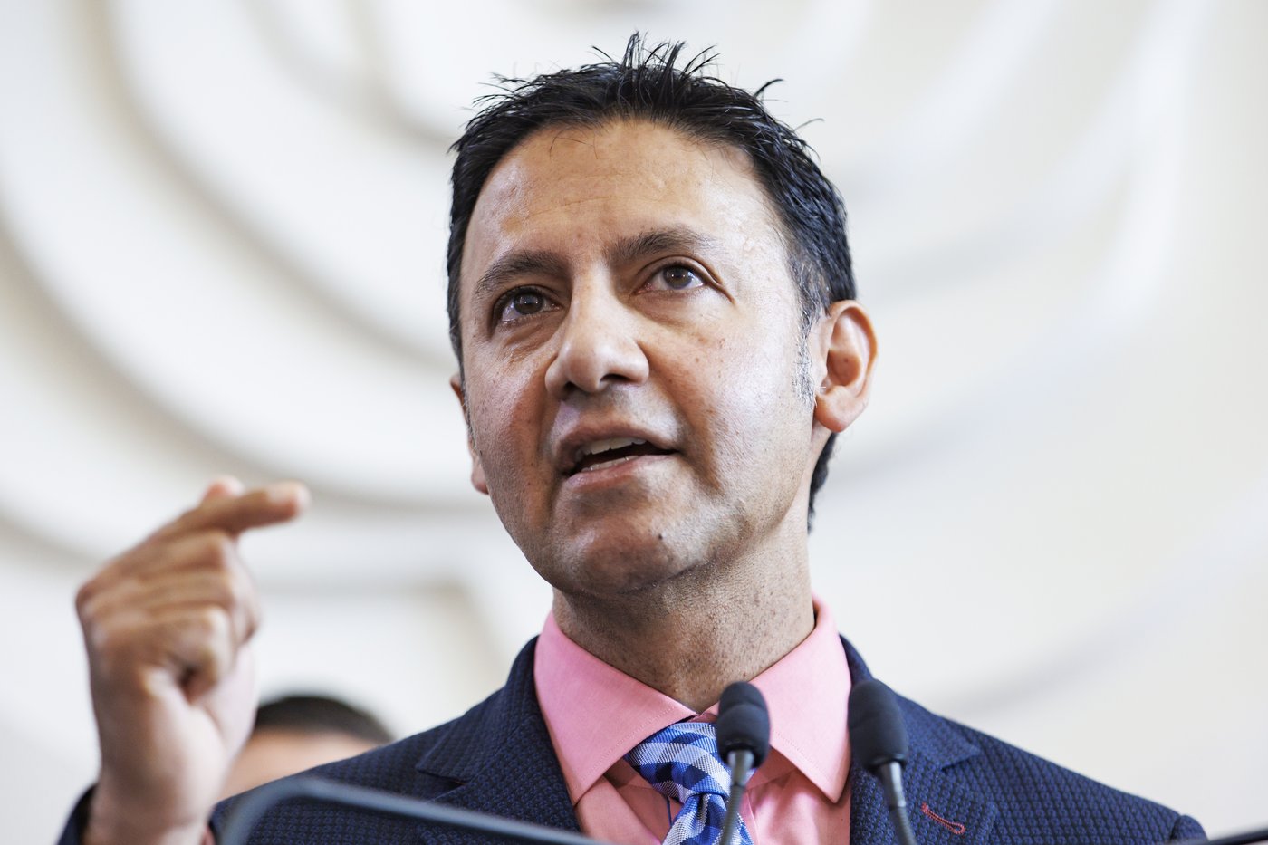 Le ministre de la Justice défend le projet de loi sur l'accès à la pornographie