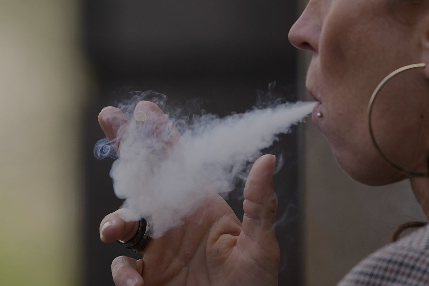 Données de l'ISQ: les Québécois fument moins la cigarette, mais vapotent plus