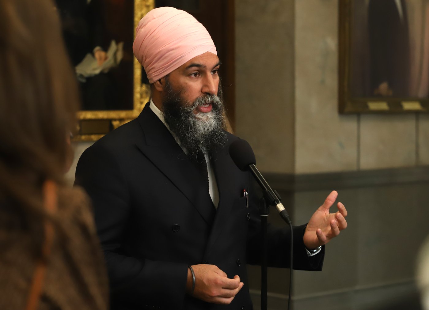Ingérence: Singh a une lecture du rapport non caviardé contraire à May