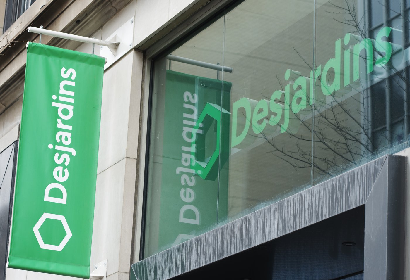 Fuite chez Desjardins: la police de Laval arrête trois suspects
