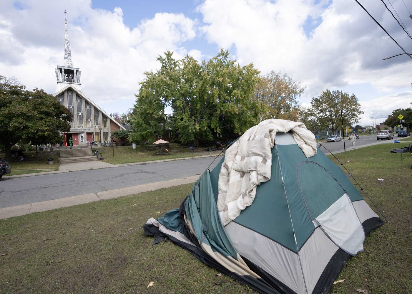 Québec et Ottawa injectent 115 M$ pour des logements d'urgence à Montréal
