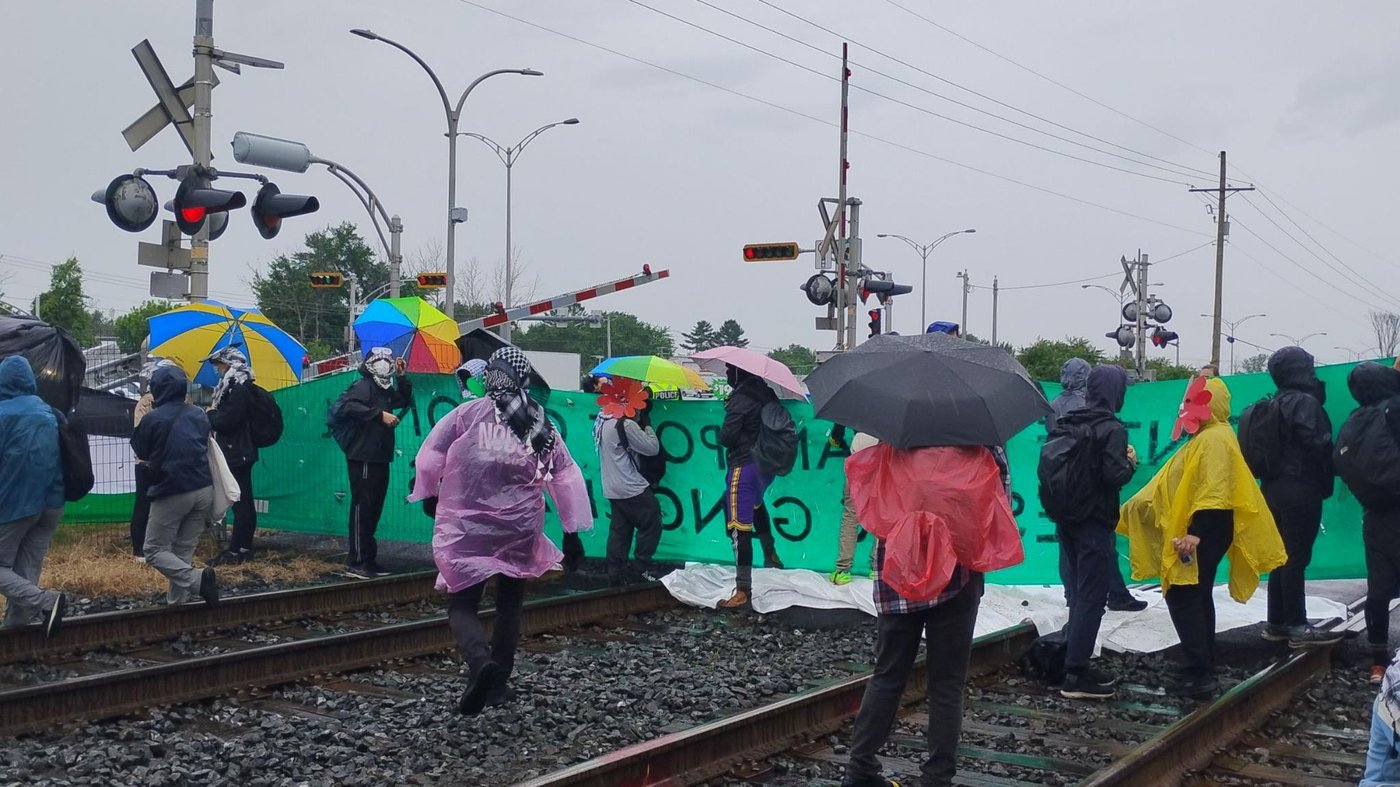 Des militants propalestiniens bloquent une voie ferrée à Saint-Bruno-de-Montarville