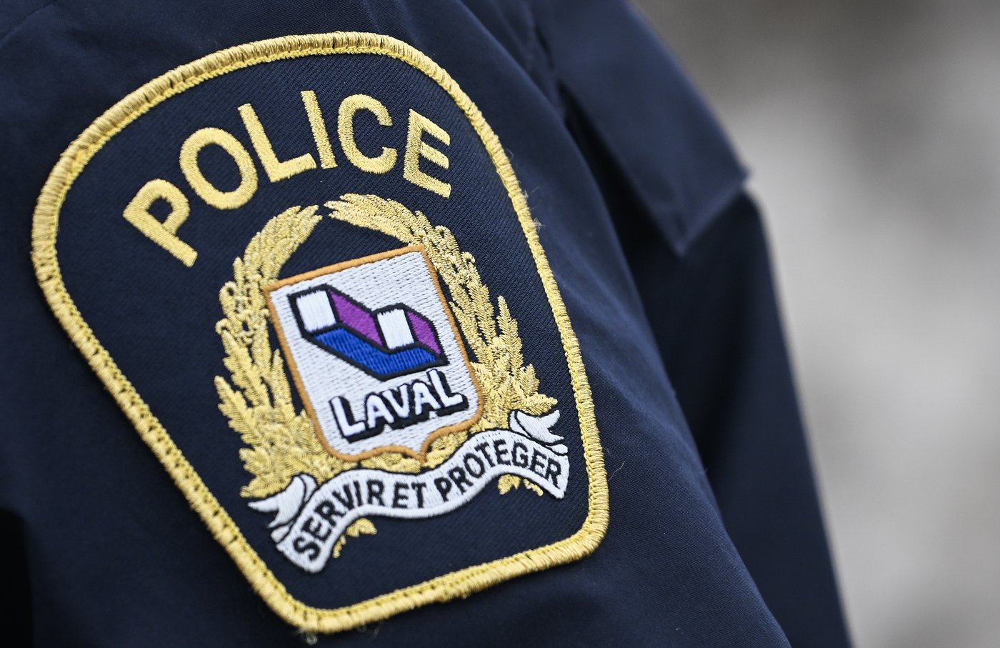 Un fraudeur d'âge mineur a poussé des aînés à lui donner leur carte de débit à Laval