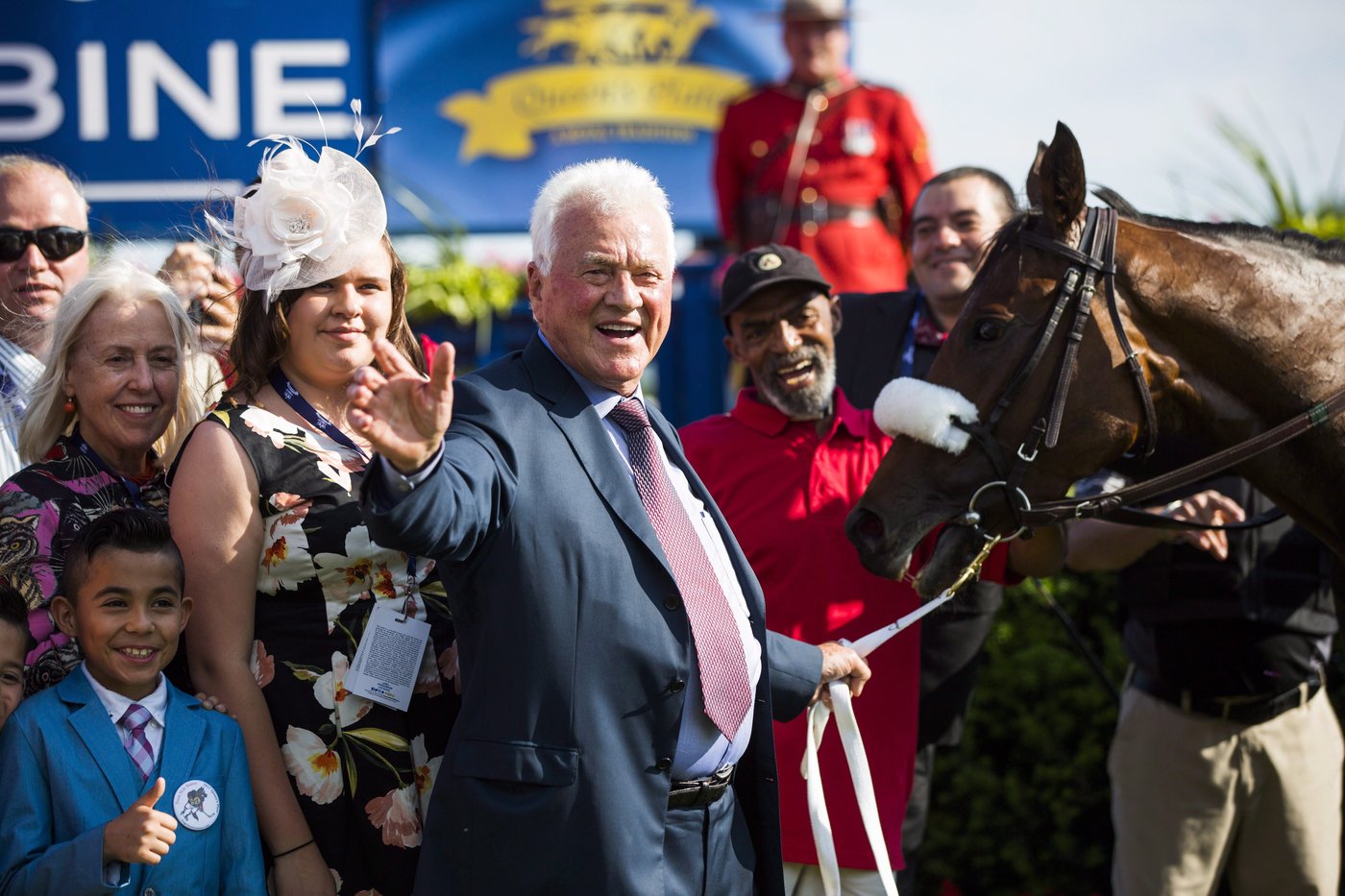 De nouvelles accusations contre Frank Stronach impliquant sept personnes