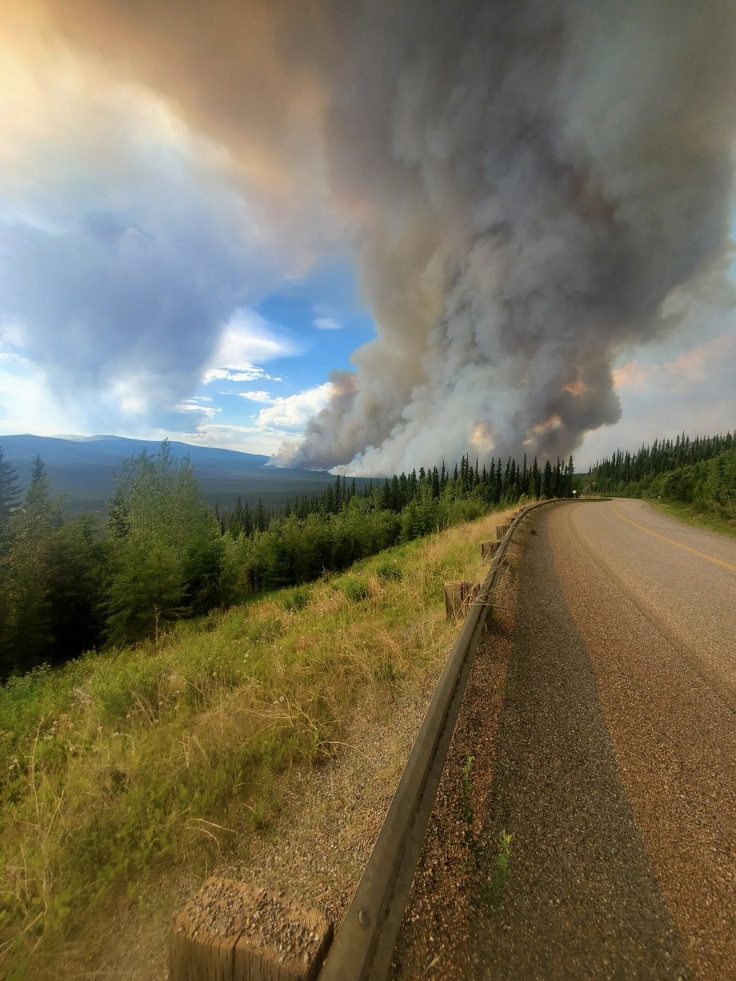 Une alerte d'évacuation est diffusée pour un incendie de forêt à Mayo, au Yukon