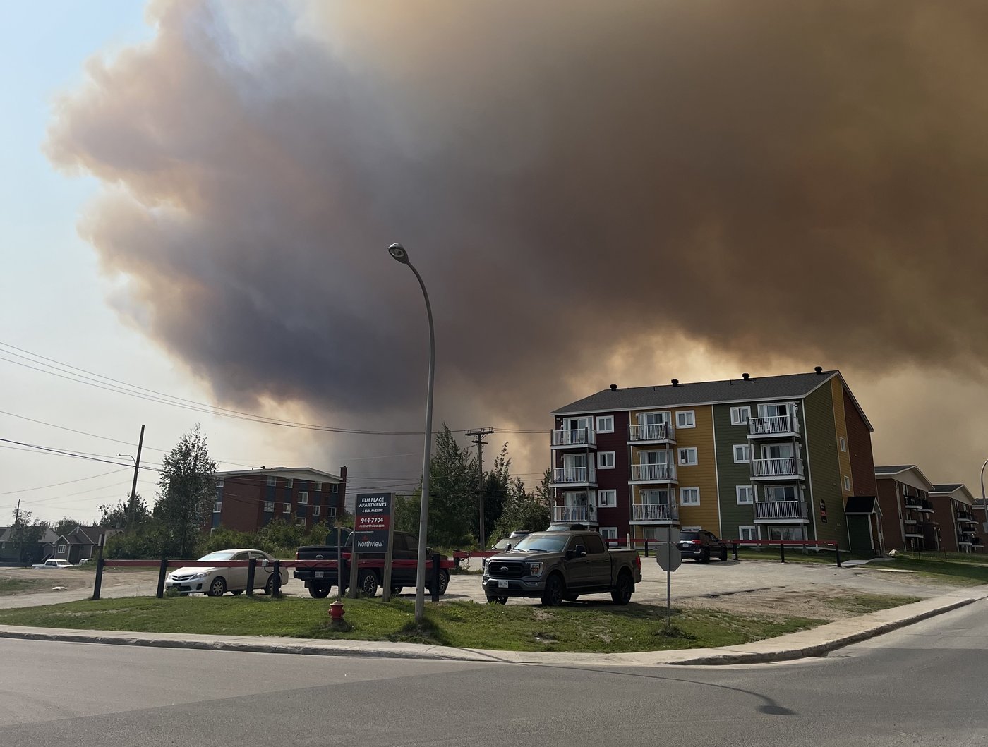 T.-N.-L.: Début de l’assaut terrestre contre l’incendie de forêt de Labrador City