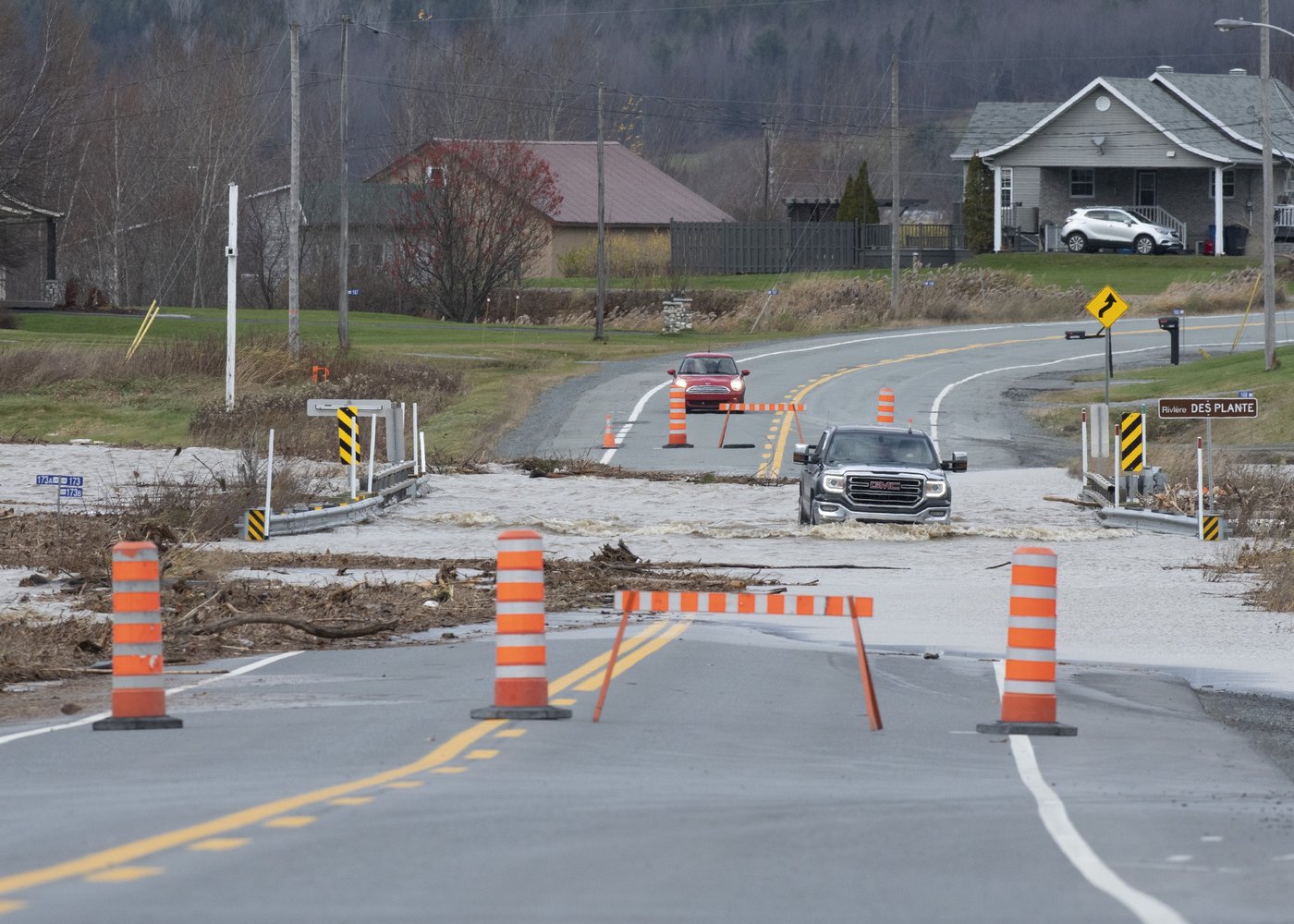 Des inondations à Beauceville abiment des routes et forcent trois évacuations