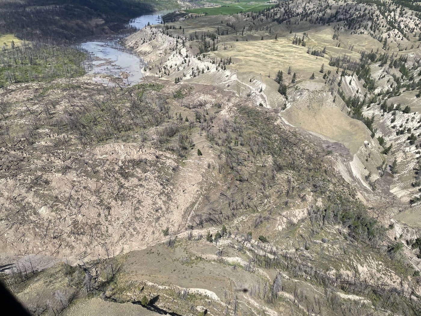 Un glissement de terrain en Colombie-Britannique mène à des évacuations