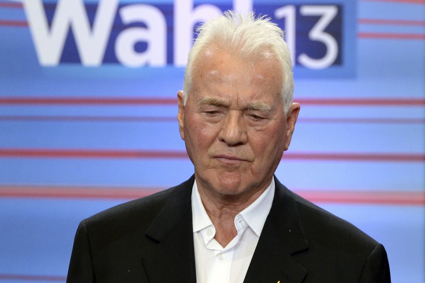 Le dossier d'agression sexuelle de Frank Stronach est de retour en cour