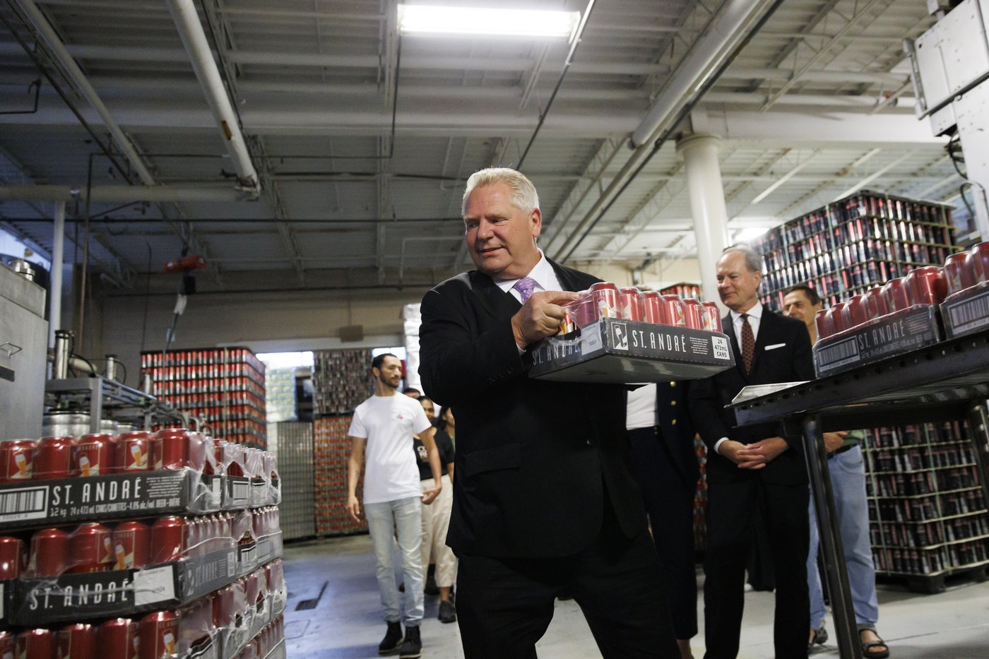 Doug Ford ne démord pas de son projet de vendre des cocktails dans les dépanneurs