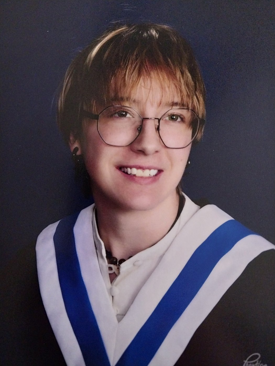 Un adolescent trans de l’Alberta se lève contre le «morinommage» de son école