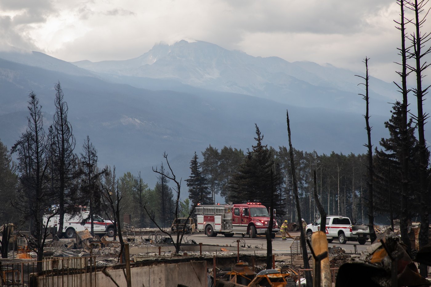 Les pompiers ont réussi à faire des progrès contre les flammes à Jasper