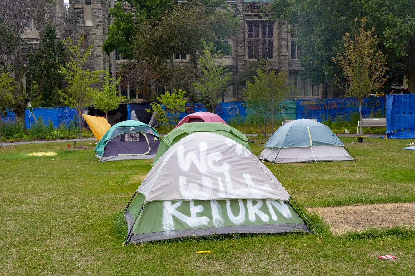 Les manifestants du campement à l'Université de Toronto entament le démantèlement