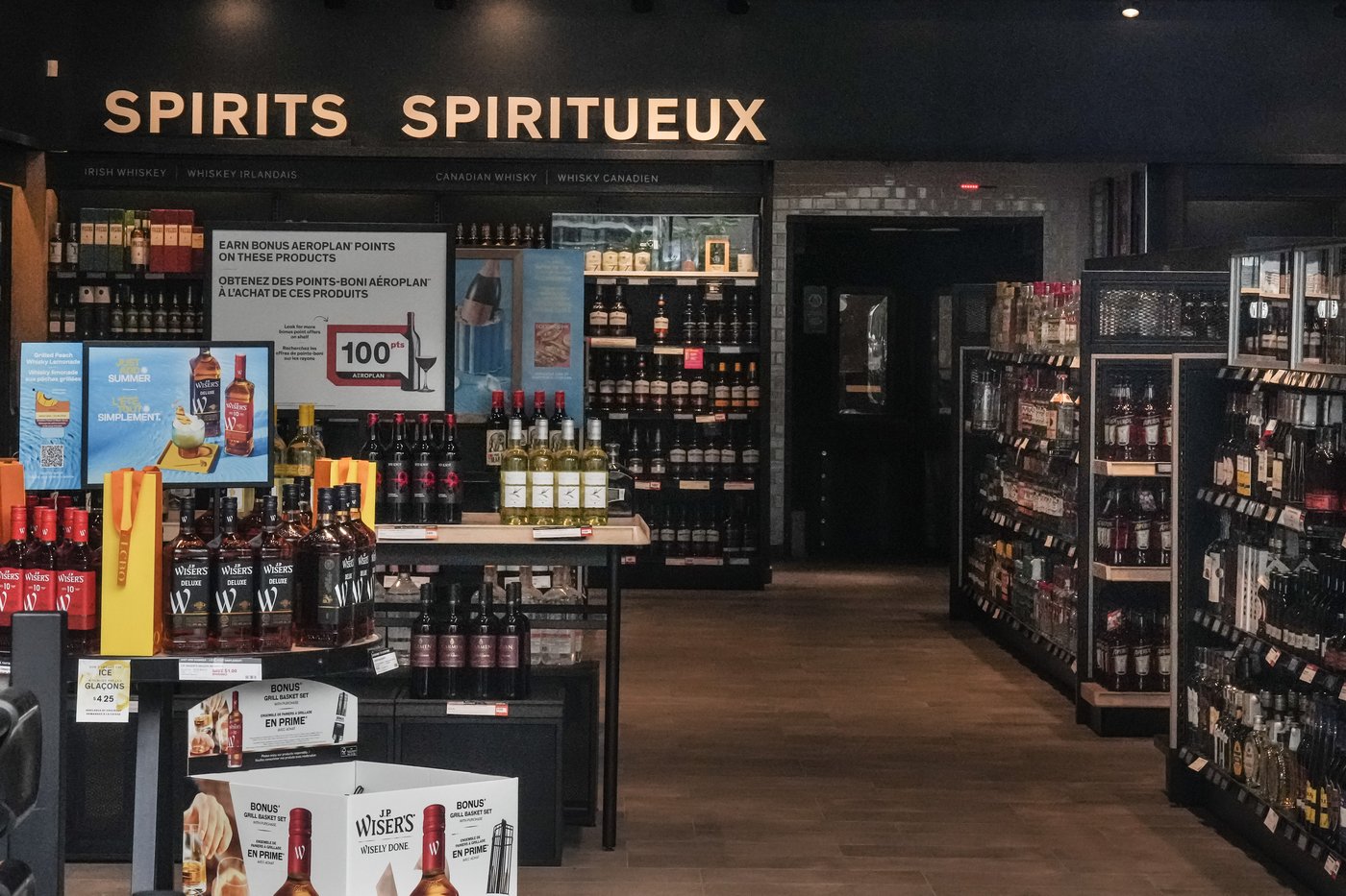 La moitié des Ontariens soutiennent les employés de la LCBO, selon un sondage