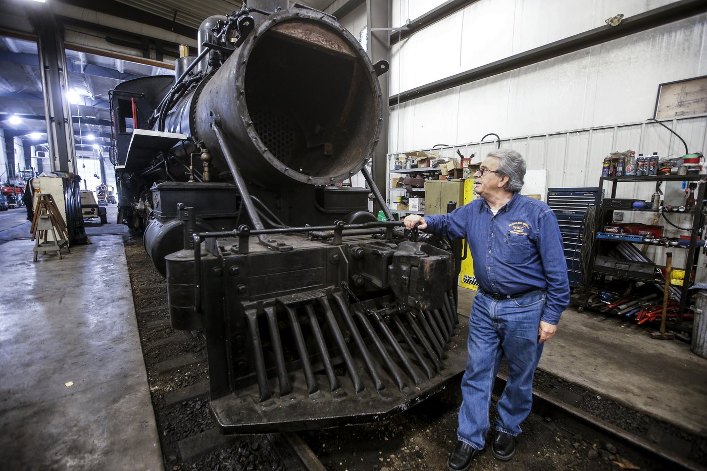 Manitoba: des passionnés tentent de faire fonctionner une locomotive du XIXe siècle