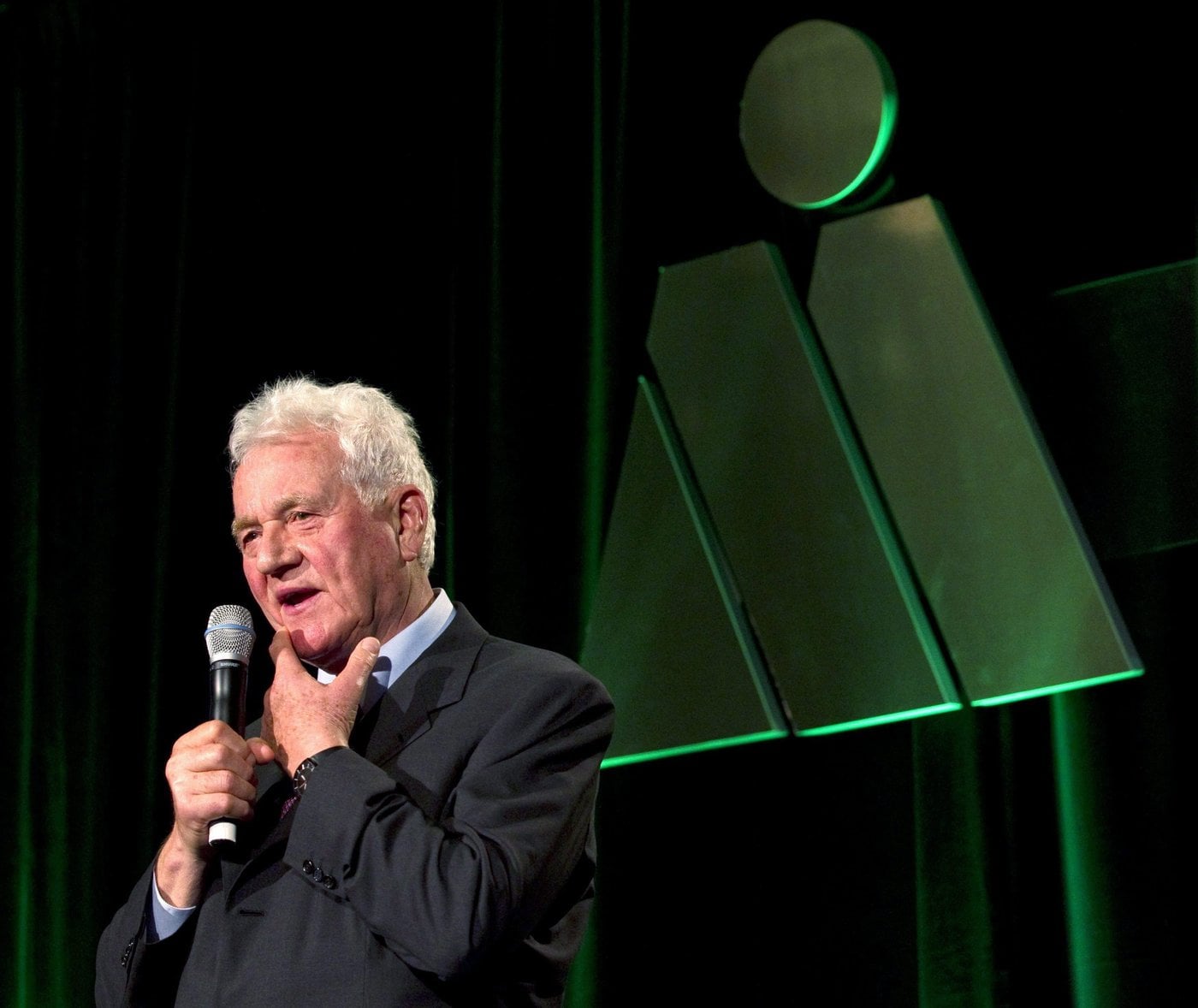 Procès civil de Stronach: le tribunal entend les arguments des deux parties