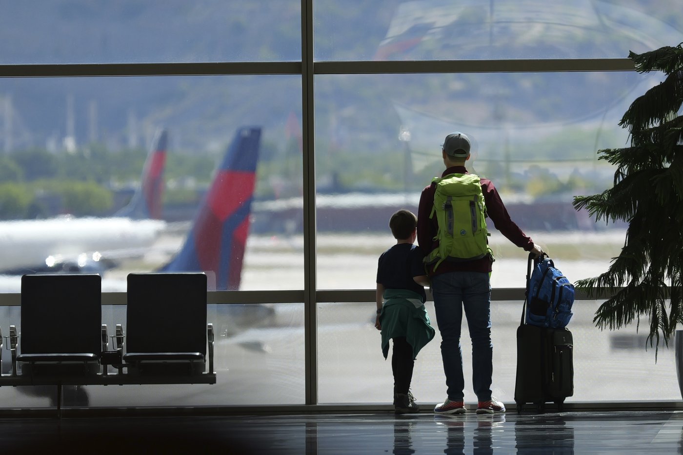 Les É.-U. veulent garantir la gratuité des sièges d'avion familiaux