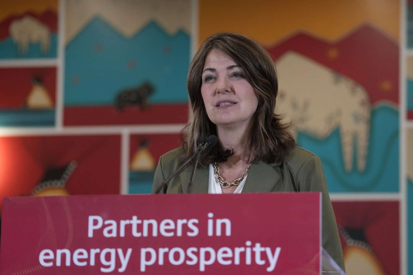 Alberta: Danielle Smith promet une loi sur les pronoms à l'école cet automne