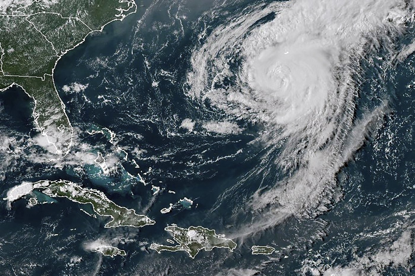 L'ouragan Ernesto devrait amener de grandes vagues en Nouvelle-Écosse samedi