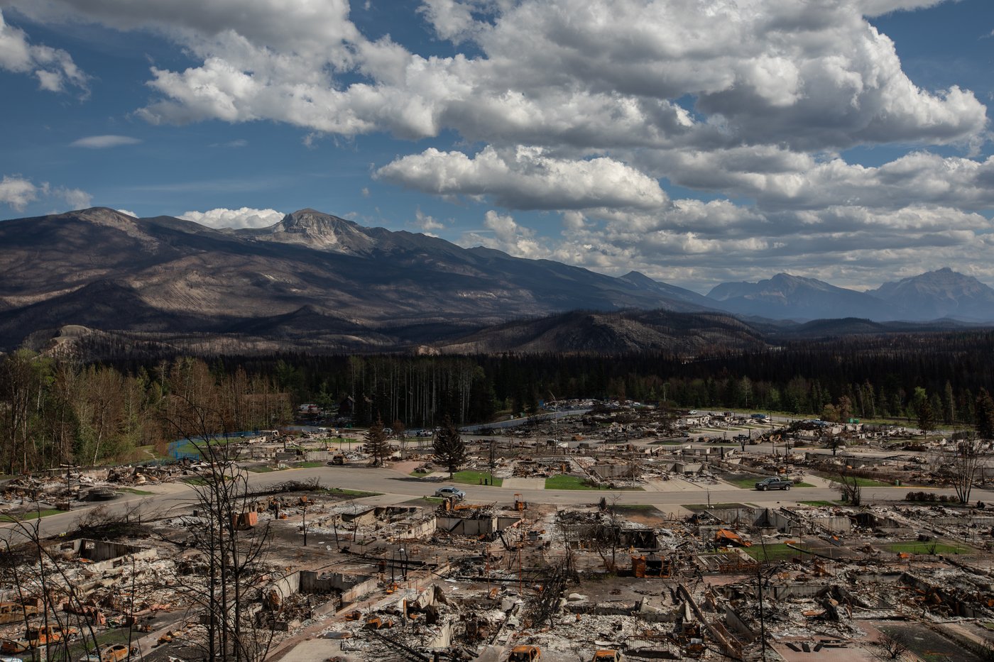 Les pluies diluviennes qui tombent sur Jasper ralentissent les incendies