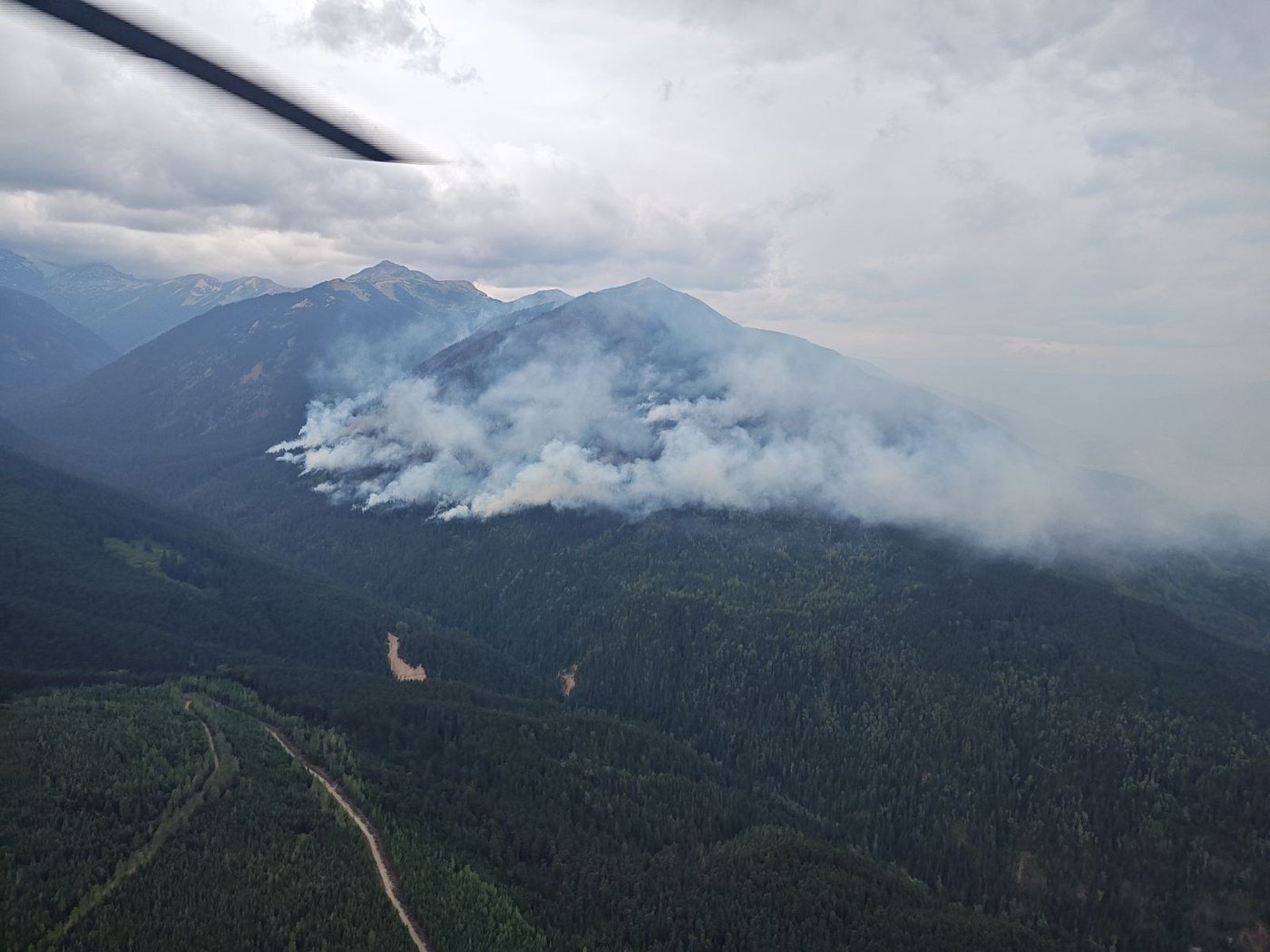 Une fin de semaine de pluie calme les incendies de forêt en Colombie-Britannique
