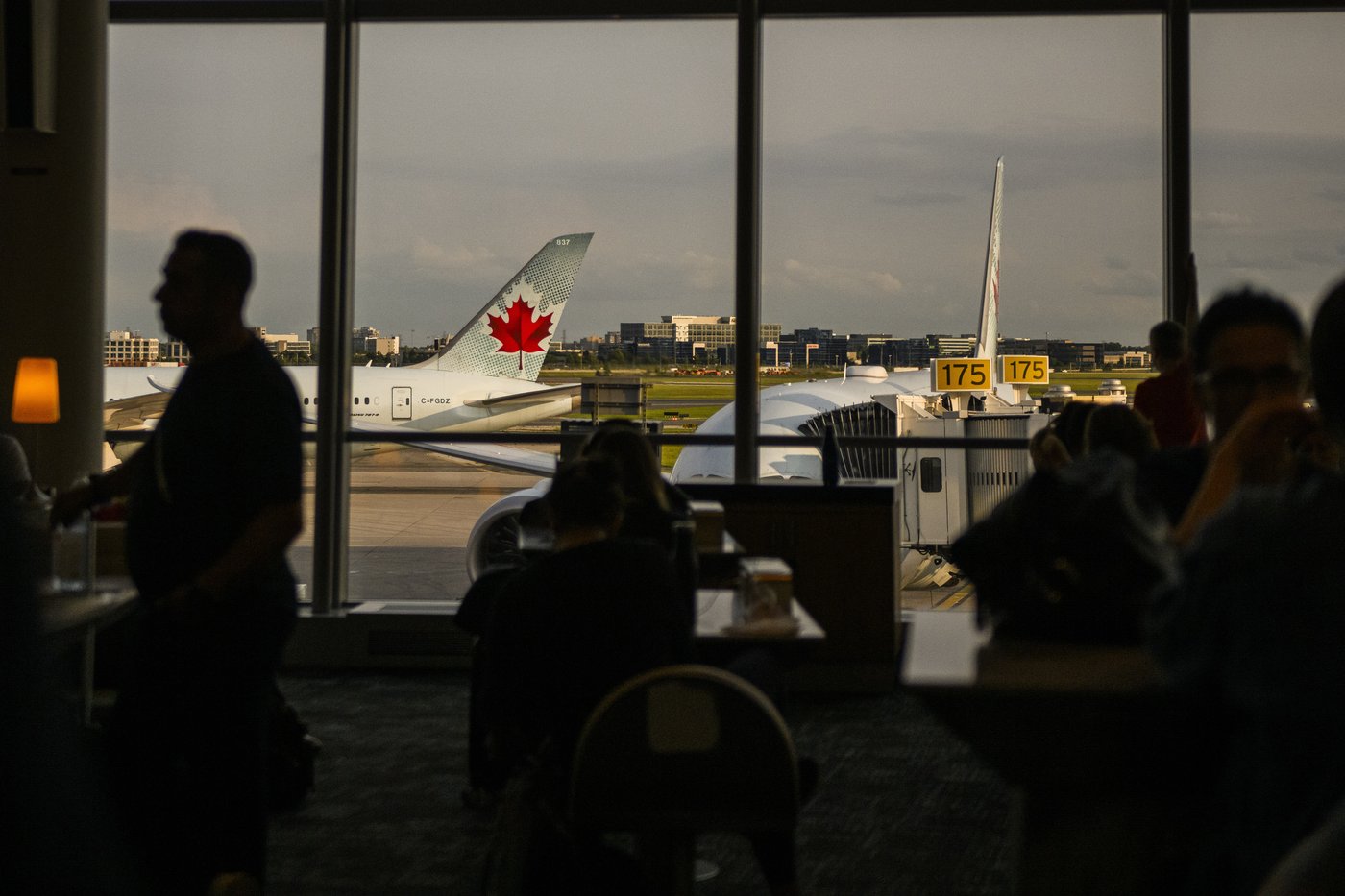 Les pilotes d'Air Canada votent pour un recours à la grève à partir du mois prochain