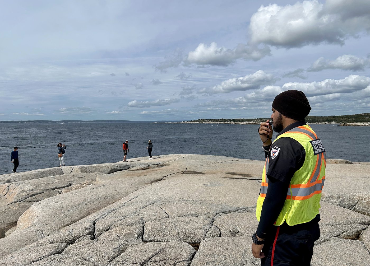 De nombreux visiteurs de la Peggy's Cove ignorent le danger mortel de l'océan