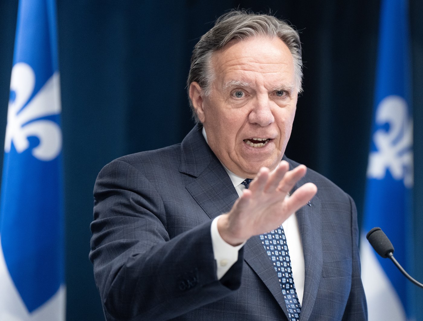 Legault demande à Poilievre de s'engager à couper l'immigration temporaire de moitié