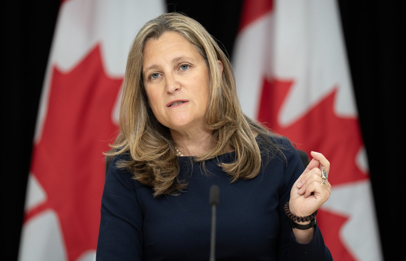 Aînés: des discussions «fructueuses» avec le Bloc et le NPD, dit Freeland