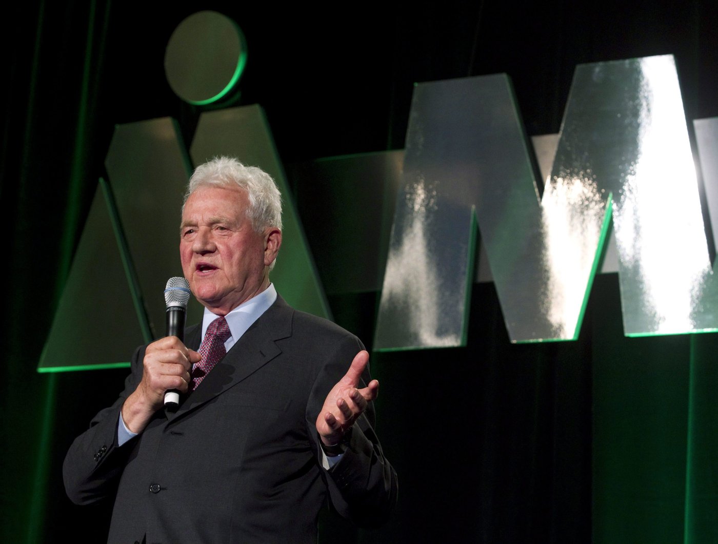 Le dossier de Frank Stronach, accusé d'agression sexuelle, est reporté au 4 novembre