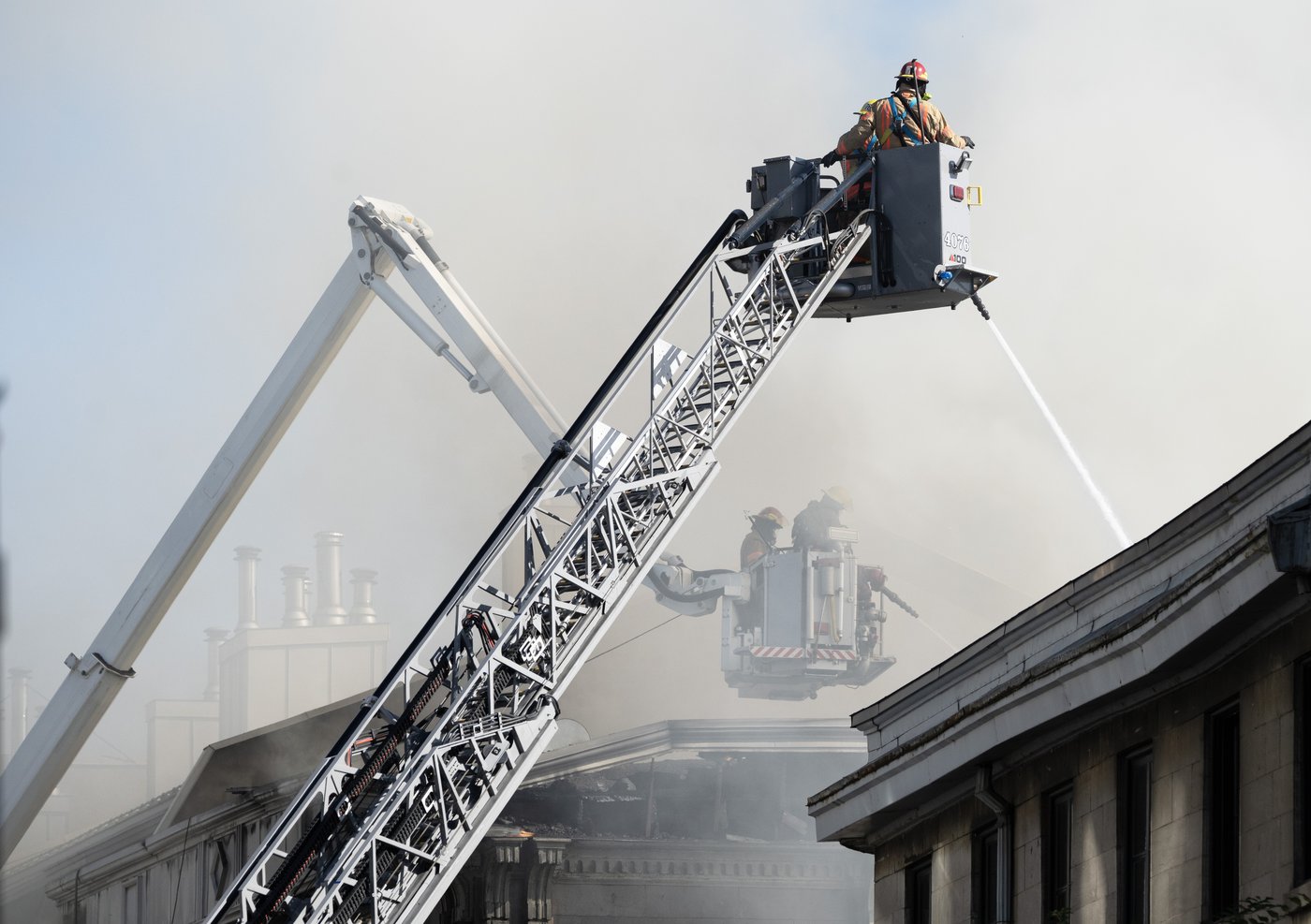 L'incendie qui s'est déclenché dans la Vieux-Montréal a été maîtrisé samedi matin