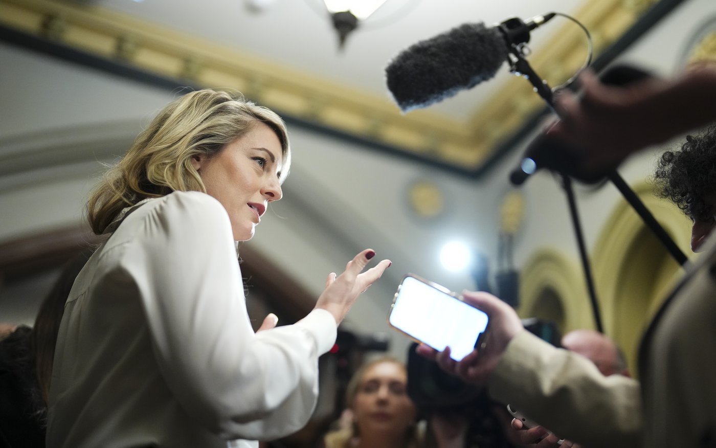 Mélanie Joly participe au sommet ministériel de Paris sur l'aide au Liban