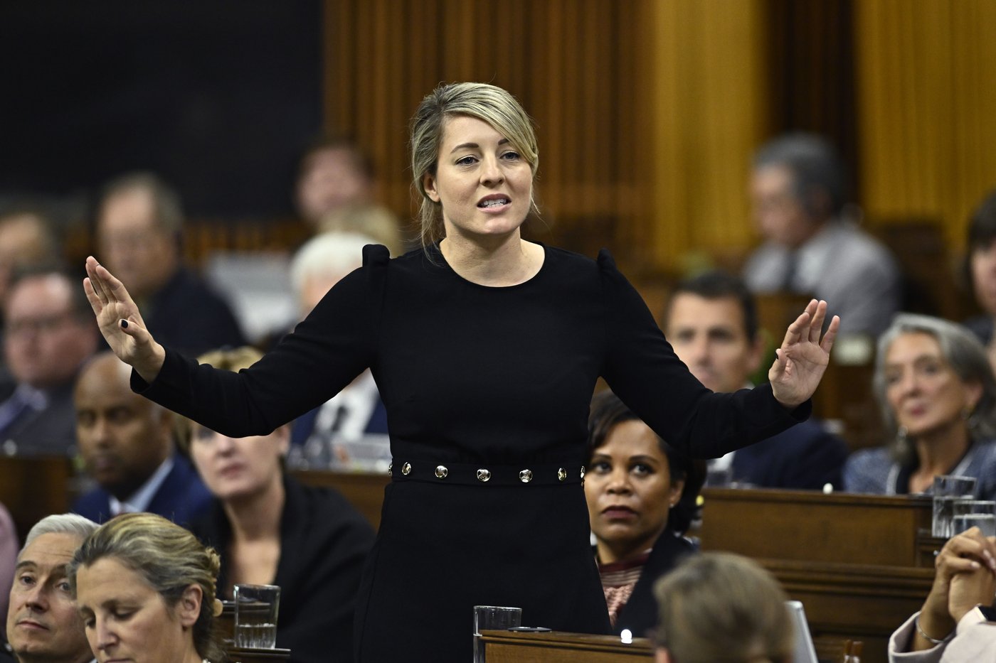 Échange tendu entre Pierre Poilievre et Mélanie Joly sur l'antisémitisme