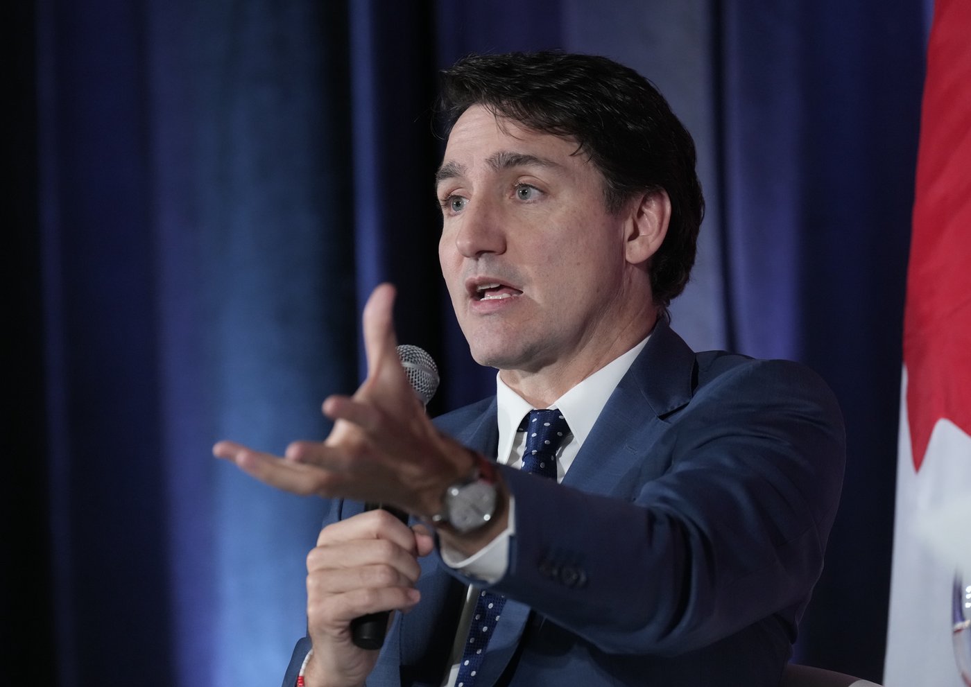 Chèque de 250 $: les oppositions «tournent le dos» aux travailleurs, dit Trudeau