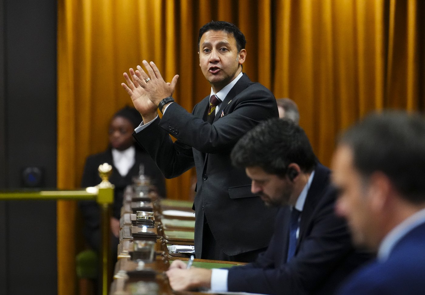 Le ministre Virani scindera son projet de loi sur les préjudices en ligne