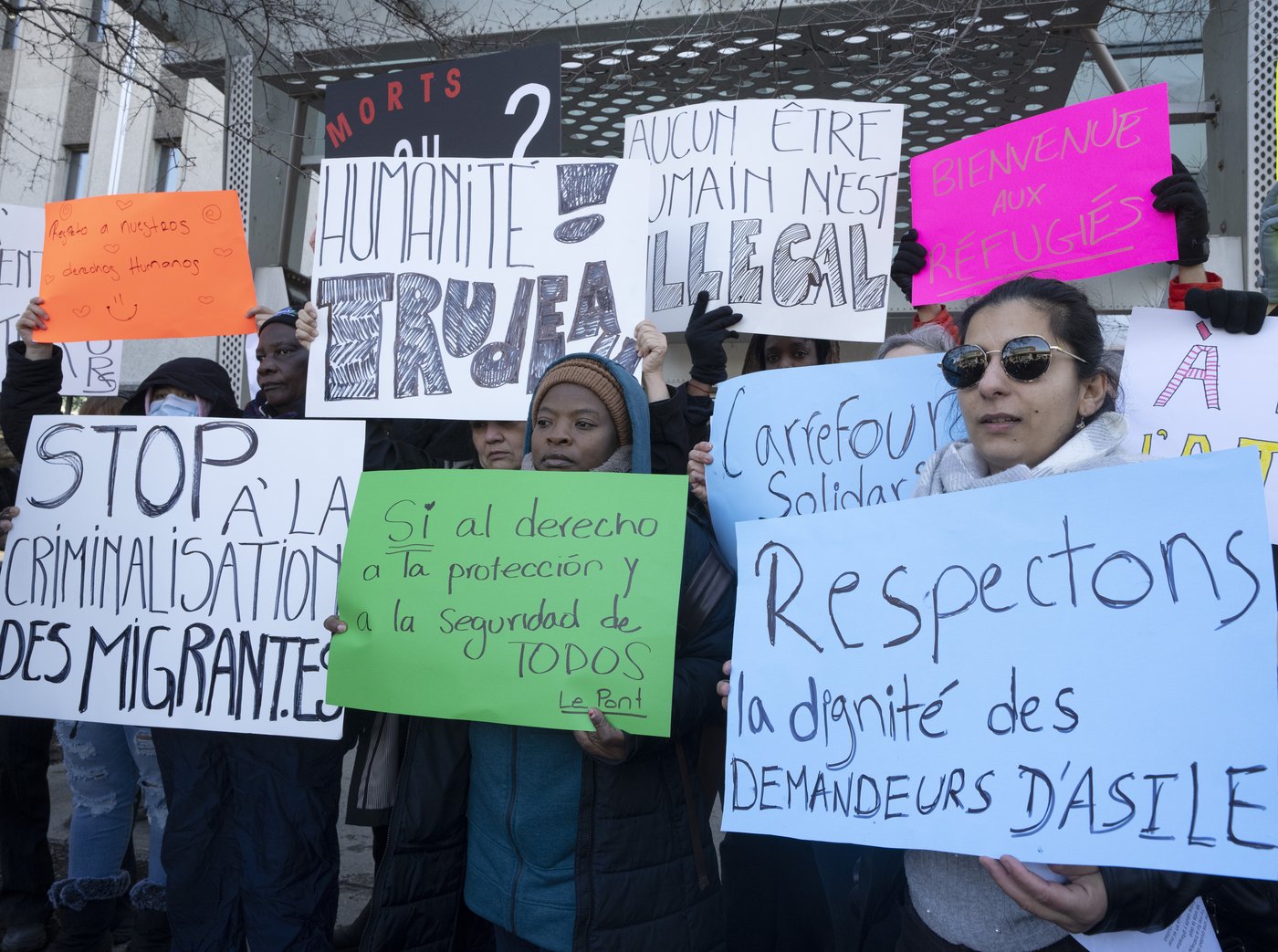 Des groupes de réfugiés surpris par la suspension décidée par Ottawa